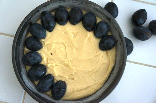 plums on torte